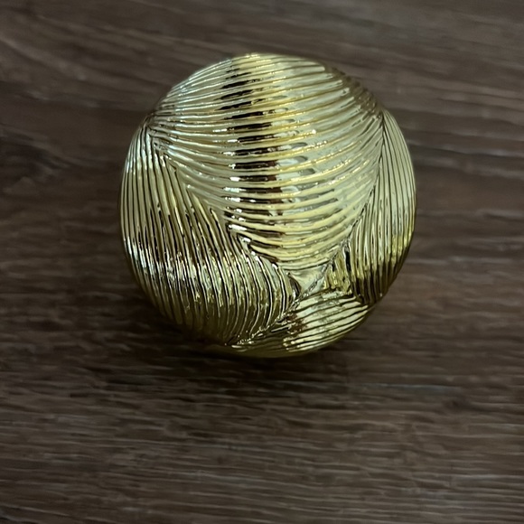 5 Gold Plastic Christmas Ornaments With Their Hooks - Picture 5 of 5